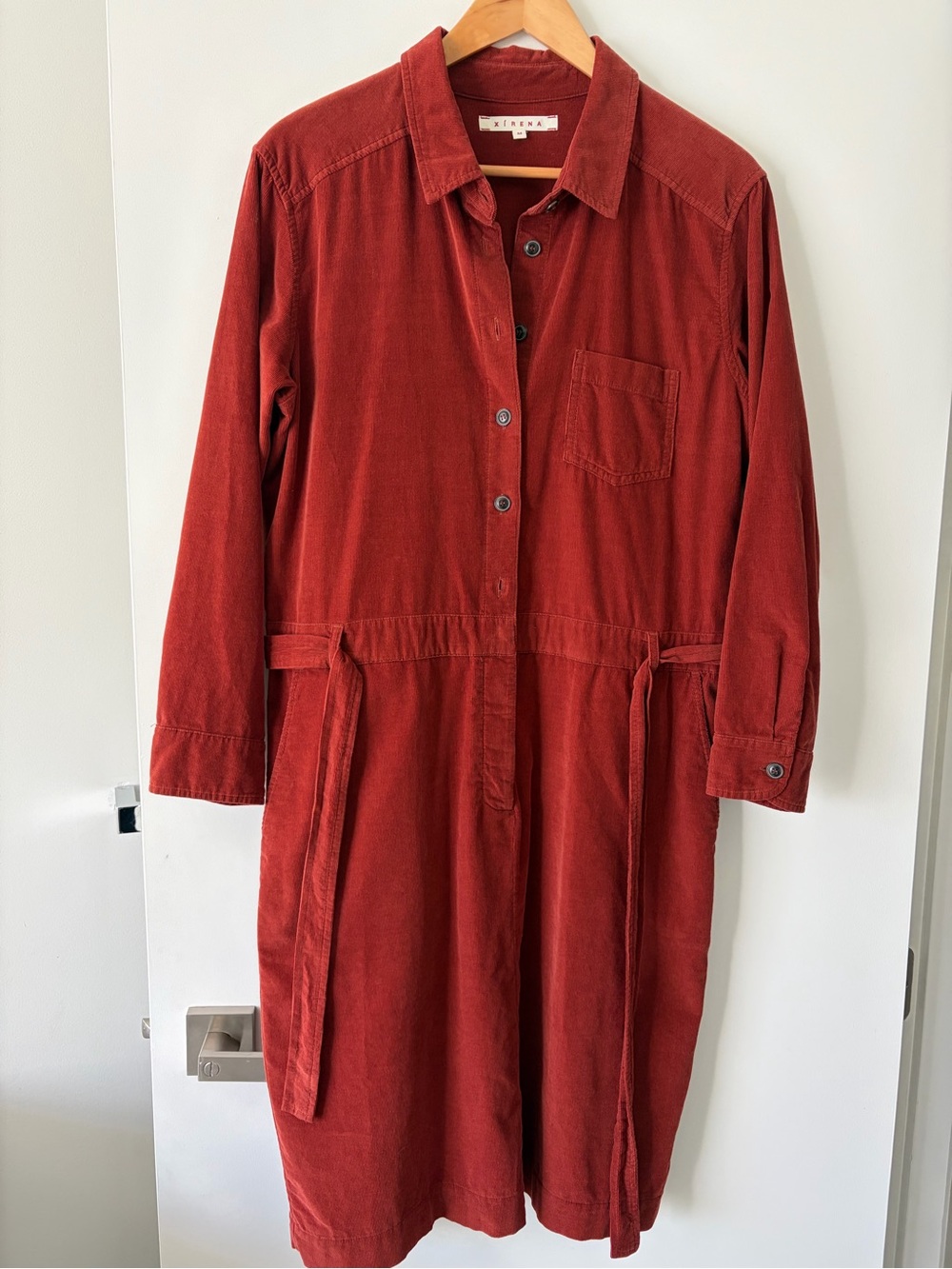 XiRENA Rust Red Long Sleeve Shirt Dress with Waist Tie
In excellent condition
